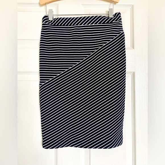 Banana Republic Striped Knit Pencil Skirt - size 0P - Picture 8 of 9